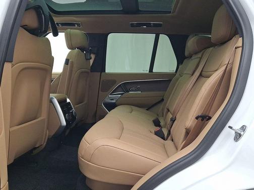 Fuji White 2026 Land Rover Range Rover P400 SE