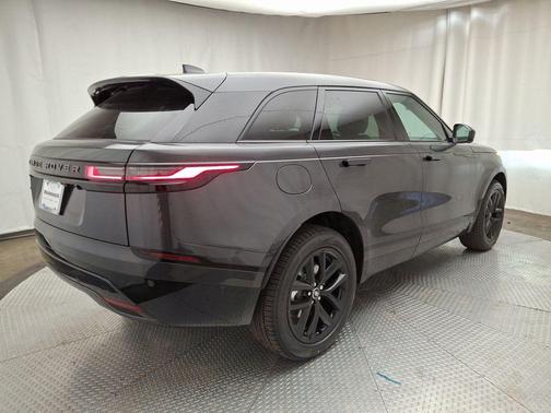 2026 Land Rover Range Rover Velar Dynamic SE