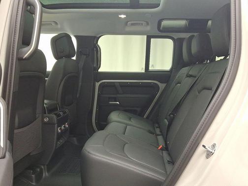 2026 Land Rover Defender 110 S