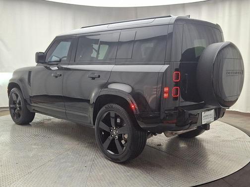 2025 Land Rover Defender P400 X-Dynamic SE