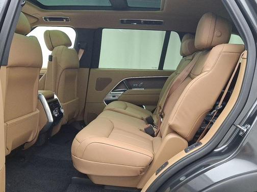 2025 Land Rover Range Rover P400 SE 7 Seat