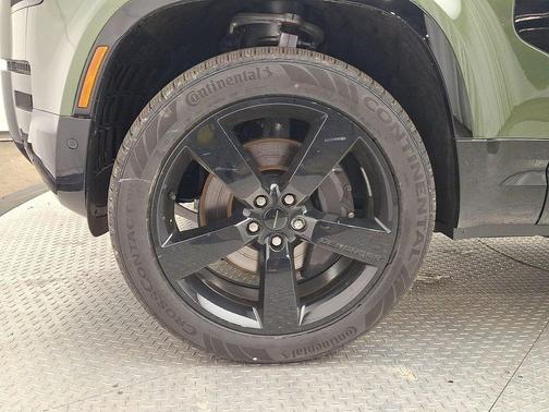 Woolstone Green 2026 Land Rover Defender P400 X-Dynamic SE
