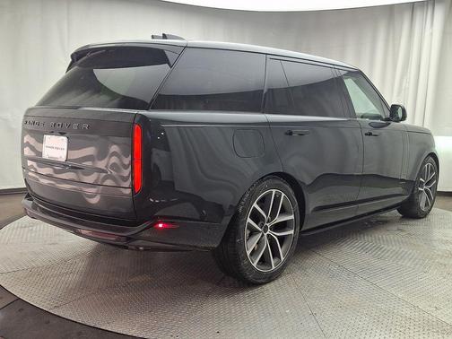 2026 Land Rover Range Rover P530 SE 7 Seat
