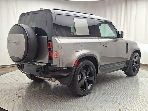 2025 Land Rover Defender P400 X-Dynamic SE