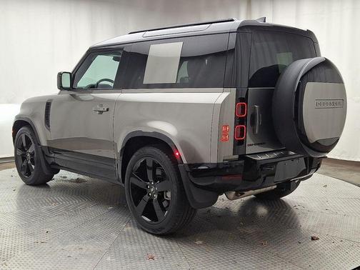 2025 Land Rover Defender P400 X-Dynamic SE