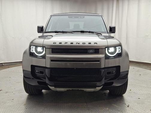 2025 Land Rover Defender P400 X-Dynamic SE