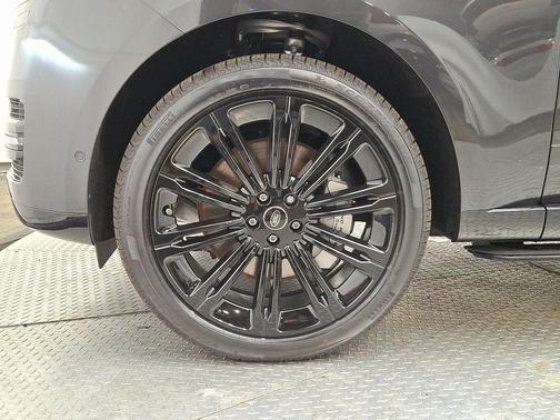 2025 Land Rover Range Rover P530 SE