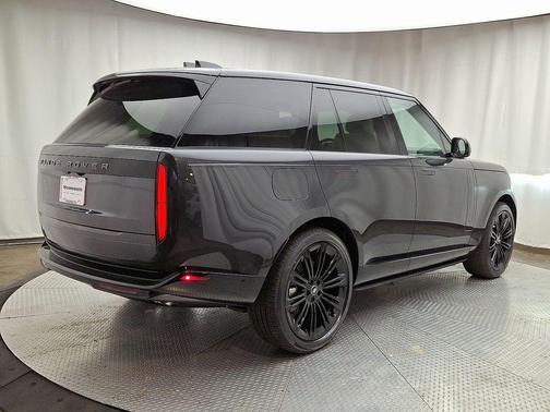 2025 Land Rover Range Rover P530 SE