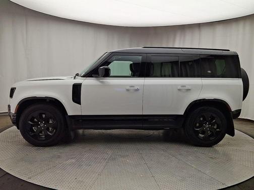 Fuji White 2023 Land Rover Defender 110 X-Dynamic SE