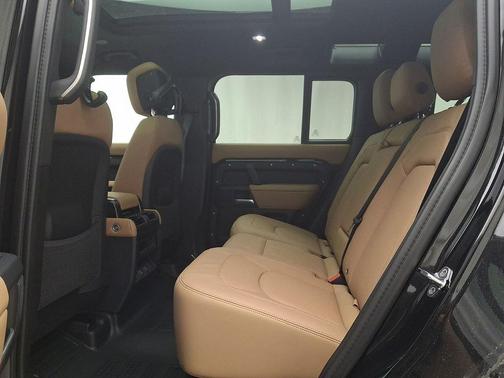 2026 Land Rover Defender 110 X-Dynamic SE