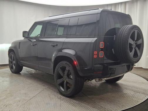 2026 Land Rover Defender 110 X-Dynamic SE