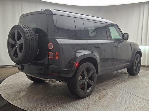 2026 Land Rover Defender 110 X-Dynamic SE