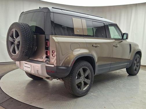2020 Land Rover Defender 110 SE