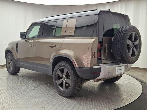 2020 Land Rover Defender 110 SE