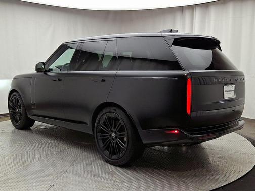 2025 Land Rover Range Rover P530 SE