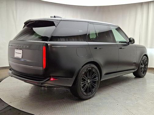 2025 Land Rover Range Rover P530 SE