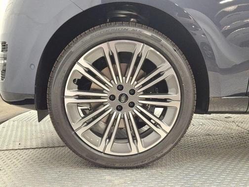 2025 Land Rover Range Rover P400 SE 7 Seat