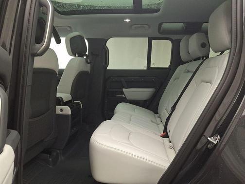 2026 Land Rover Defender P400 X-Dynamic SE