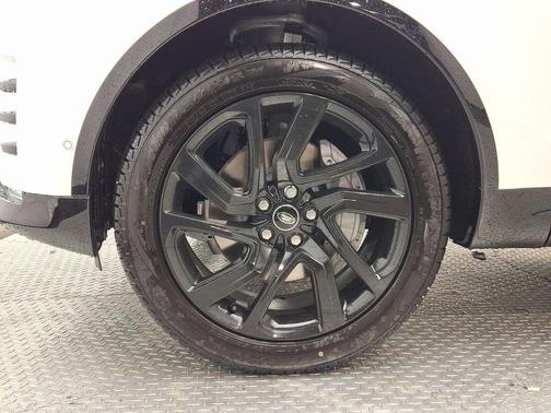 2025 Land Rover Discovery P300 Dynamic SE