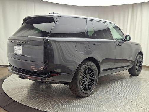 2025 Land Rover Range Rover P530 SE