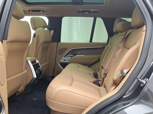 2025 Land Rover Range Rover P530 SE