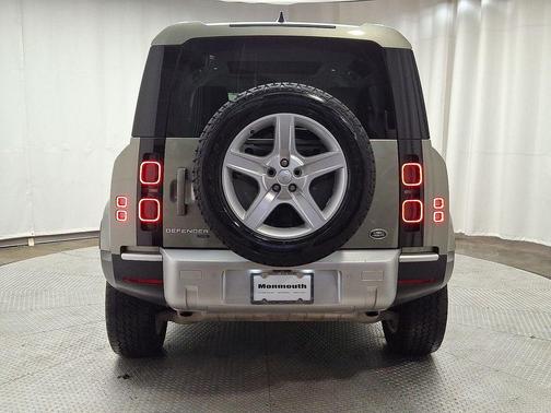 2022 Land Rover Defender 110 SE