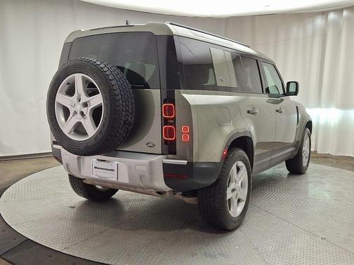 2022 Land Rover Defender 110 SE
