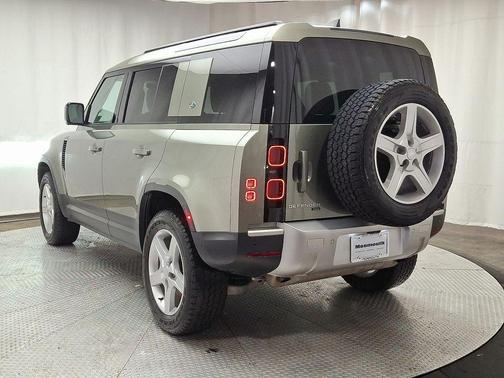 2022 Land Rover Defender 110 SE