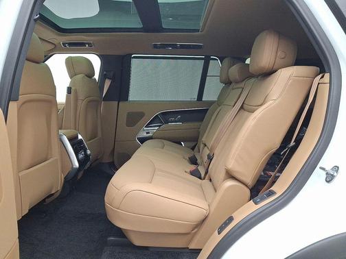 2025 Land Rover Range Rover P530 SE 7 Seat