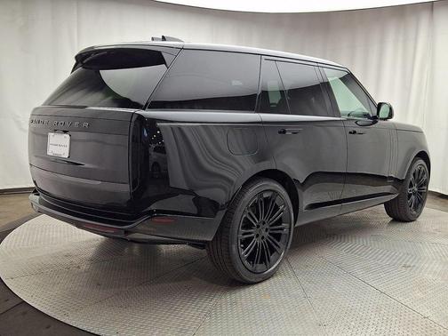 Santorini Black 2026 Land Rover Range Rover P400 SE