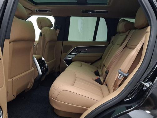 Santorini Black 2026 Land Rover Range Rover P400 SE
