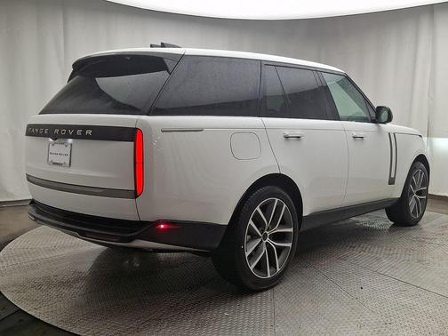 2026 Land Rover Range Rover P400 SE