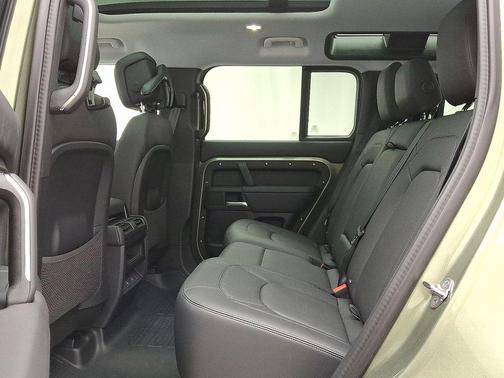 2025 Land Rover Defender P400 S