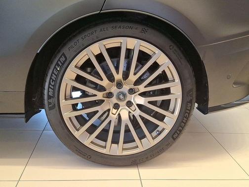 2025 Land Rover Range Rover Sport P635 SV Edition Two