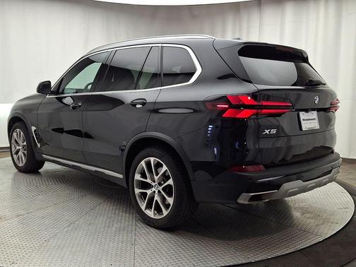 Black Sapphire Metallic 2024 BMW X5 xDrive40i