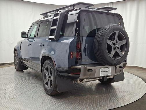 2025 Land Rover Defender P400 X-Dynamic SE