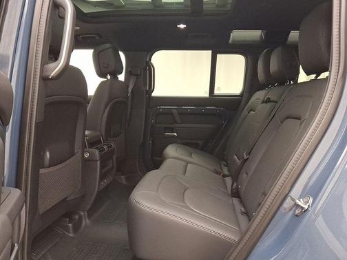 2025 Land Rover Defender P400 X-Dynamic SE