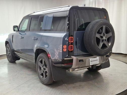 2025 Land Rover Defender P400 X-Dynamic SE