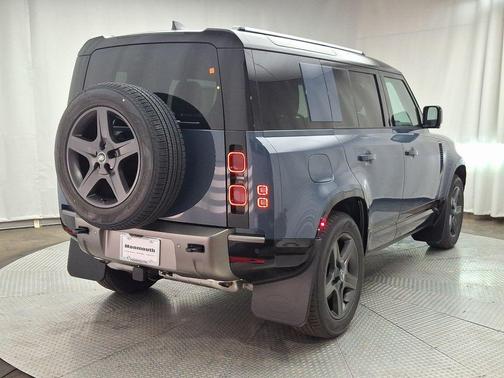 2025 Land Rover Defender P400 X-Dynamic SE