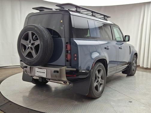 2025 Land Rover Defender P400 X-Dynamic SE