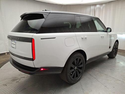 2025 Land Rover Range Rover P530 SE
