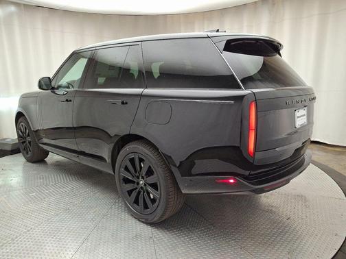 2025 Land Rover Range Rover P550e SE
