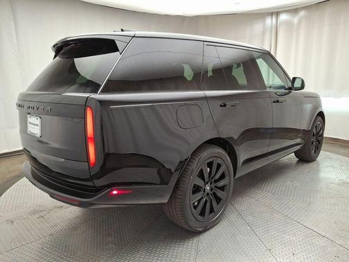 2025 Land Rover Range Rover P550e SE
