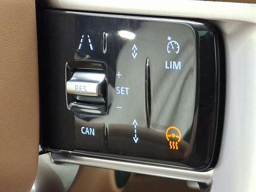 2025 Land Rover Range Rover P530 SE
