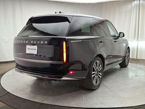 2025 Land Rover Range Rover P530 SE