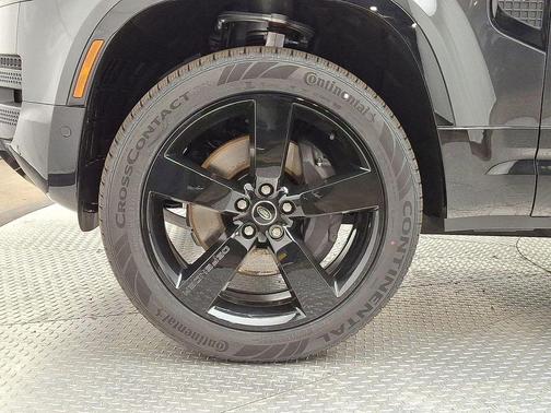 2025 Land Rover Defender P400 X-Dynamic SE