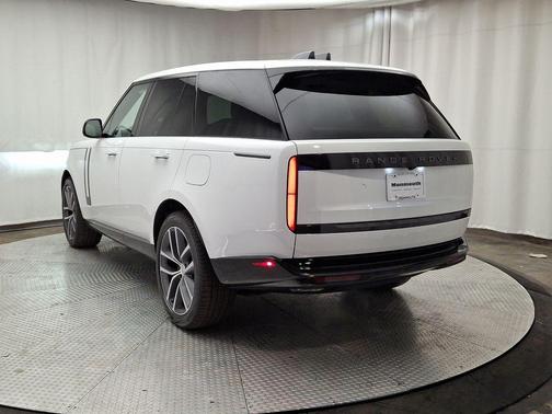 2025 Land Rover Range Rover P550e SE