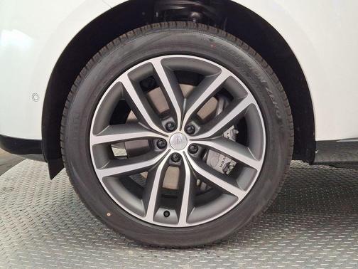 2025 Land Rover Range Rover P550e SE