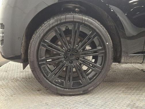 2026 Land Rover Range Rover P530 SE 7 Seat