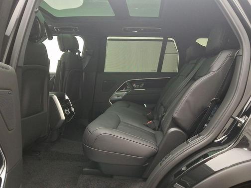 2026 Land Rover Range Rover P530 SE 7 Seat